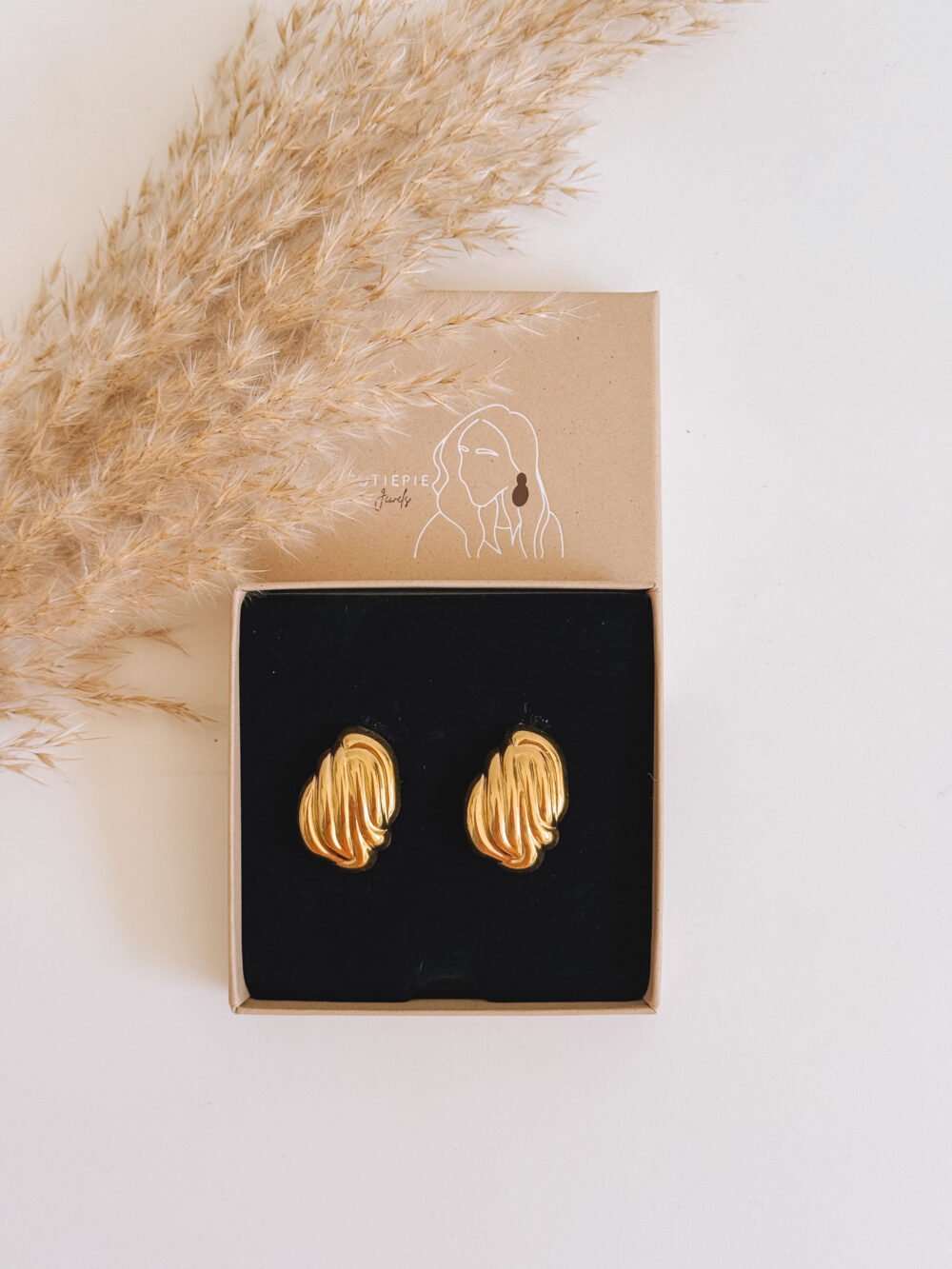 Mona | Gold